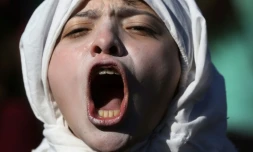 Une Chilienne manifeste contre le sexisme, à Santiago, le 6 juin 2018