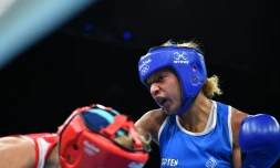 La Française Estelle Mossely (d) lors de sa demi-finale en moins de 60 kg, aux JO de Rio le 17 août 2016