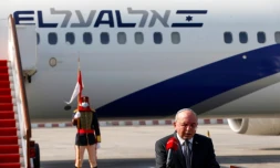 Le responsable du conseil de sécurité israélien Meir Ben-Shabbat lors d'un discours à son arrivée à l'aéroport international de Bahrein, le 18 octobre 2020