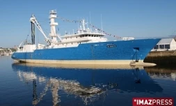 Appartenant à la SAPMER, le &quot;Franche Terre&quot; est un thonier senneur de 90 mètres, dotés d'une propulsion diesel électrique (Photo D.R.)