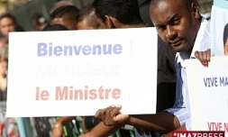 Jeudi 9 Juillet 2009

Bain de foule du  premier ministre François Fillon
