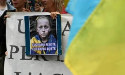 Rassemblement de membres de la communauté ukrainienne place Barberini, à Rome, alors que Volodymyr Zelensky est attendu en Italie, le 13 mai 2023