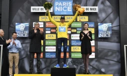 Le vainqueur du Paris-Nice 2018, l'Espagnol Marc Soler célèbre sa victoire à Nice, le 11 mars 2018