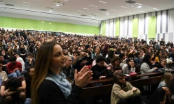 Des étudiants en assemblée générale à l'université de Nanterre, au nord de Paris, le 2 mai 2018