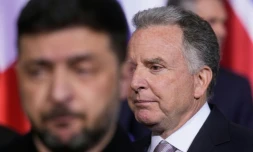 Le président ukrainien Volodymyr Zelenskyy et l'envoyé spécial américain Steve Witkoff lors d'une photo de famille le 15 décembre 2025à Berlin