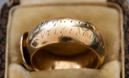 Bague en or offerte par Oscar Wilde à un ami, photographié le 30 octobre  2019  à Amsterdam, retrouvé 20 ans après avoir été volée