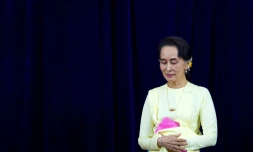 La dirigeante birmane Aung San Suu Kyi prononce un discours devant les étudiants le 29 août 2018 à l'université de Rangoun avant son renversement par l'armée