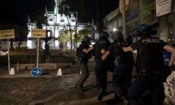 Des policiers lors d'une intervention au Lamentin, en Martinique, le 2 décembre 2021