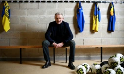 Le candidat à la présidence de la Fédération française de football Frédéric Thiriez donne une interview à Romainville, au nord-est de Paris, le 16 décembre 2020