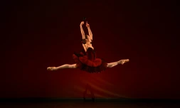 La ballerine japonaise Miki Mizutani parmi les stars de la soirée de gala organisée à Londres, pour lever des fonds pour l'Ukraine, le 19 mars 2022