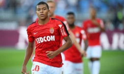 L'attaquant de Monaco Kylian Mbappé à l'échauffement avant le Trophée des champions contre le PSG, le 29 juillet 2017 à Tanger