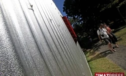 Implantée au jardin de l'État (Saint-Denis), la case DÉMÉTÉ est une maison équipée pour favoriser le développement durable grâce à des solutions innovantes.