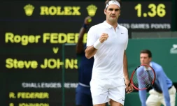 Le Suisse Roger Federer lors de son match remporté face à l'Américain Steve Johnson, le 4 juillet 2016 à Wimbledon 