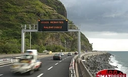 La route du Littoral relie le Nord et l'Ouest de La Réunion