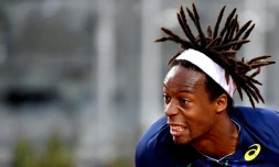 Le tennisman français Gaël Monfils lors d'un match contre le Brésilien Tomaz Bellucci à l'Open de Foro Italico à Rome le 9 mai 2016