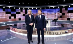 Marine Le Pen et Emmanuel Macron, le 3 mai 2017, avant le débat télévisé de l'entre-deux tours de la derniÚre élection présidentielle