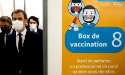 Le ministre de la Santé Olivier Véran visite un centre de vaccination à Troyes, le 15 janvier 2021