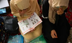 Des jeunes filles étudient dans une école clandestine, en Afghanistan, le 25 juillet 2022