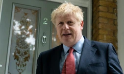 Le conservateur Boris Johnson sort de son domicile à Londres, le 19 juin 2019.