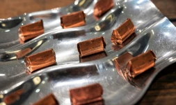 Des chocolats "Giuinott", la version du gianduiotto fabriquée par Guido Castagna dans son atelier à Giaveno, près de Turin, le 12 décembre 2023 dans le nord-ouest de l'Italie