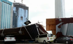 Des dégùts matériels aprÚs des intempéries à Abou Dhabi, le 9 mars 2016