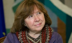 L'écrivain bélarusse Svetlana Alexievitch pose à Minsk le 14 novembre 2014