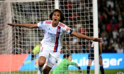 La joie de la défenseure Wendie Renard, après avoir marqué le 2e but de Lyon face au Paris Saint-Germain, lors de la demi-finale retour de la Ligue des Champions, le 30 avril 2022 au Parc des Princes