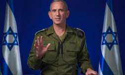 Cette capture d'Ă©cran tirĂ©e d'une vidĂ©o diffusĂ©e par l'armĂ©e israĂ©lienne le 26 octobre 2024 montre le porte-parole militaire, le contre-amiral Daniel Hagari, appelant les IsraĂ©liens Ă ĂȘtre "vigilants" alors que ses troupes mĂšnent des frappes en Iran