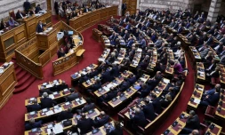 Le Premier ministre grec Alexis Tsipras fait un discours devant le parlement à Athènes, le 24 janvier 2019.