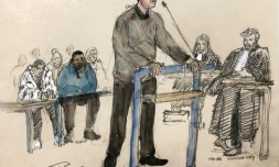 Croquis d'audience réalisé le 9 janvier 2024 à Bobigny montrant le policier Marc-Antoine Castelain (C) devant la cour d'assises de Seine-saint-Denis