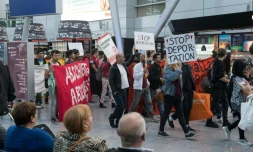 Manifestation contre l'expulsion de réfugiés afghans à l'aéroport de Düsseldorf en Allemagne, le 12 septembre 2017 