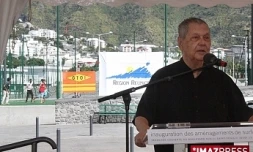 Jeudi 13 août 2009 - 

Paul Vergès, président du conseil régional, inaugure l'esplanade centrale de la tranchée couverte du boulevard Sud à Saint-Denis