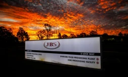 Les bureaux australiens du géant agroalimentaire JBS, sur fond de coucher de soleil à Dinmore, le 1er juin 2021