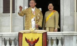 Le roi de Thaïlande Bhumibol Adulyadej, le 9 juin 2006 lors d'une allocution depuis son palais présidentiel à Bangkok