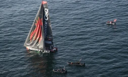 Le skippeur français Yannick Bestaven navigue sur "Maître Coq V" après le départ de la 10e édition du Vendée Globe, au large des Sables-d'Olonne, le 10 novembre 2024