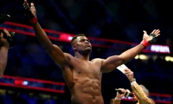 Le Camerounais Francis Ngannou a conservé son titre UFC des lourds face au Français Ciryl Gane le 22 janvier 2022 à Anaheim, en Californie