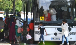 Des réfugiés afghans arrivent à un hôtel à Strasbourg le 26 août 2021