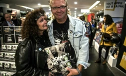 Mise en vente à minuit de l'album posthume de Johnny Hallyday à la FNAC des Champs-Elysées à Paris, le 19 octobre 2018