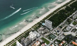 Après l'effondrement d'un immeuble près de Miami le 24 juin 2021