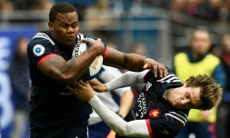 Mal accordés : l'ailier du XV de France Virimi Vakatawa et son demi de mêlée Baptiste Serin, le 18 mars 2017 au Stade de France lors du match du Tournoi des six nations contre le pays de Galles
