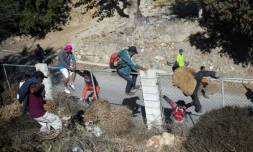 Des migrants d'Amérique centrale tentent de traverser la frontiÚre américaine à Tijuana le dimanche 25 novembre 2018