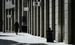 La France se prépare à rouvrir ses petits commerces samedi et à se donner un peu d'air avec la fin du kilomÚtre de promenade