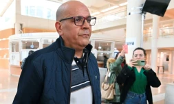 L'influenceur algérien "Doualemn" à son arrivée au tribunal de Montpellier le 24 février 2025