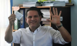 Le candidat Fabricio Alvarado vote Ă  San Jose le 1er avril 2018