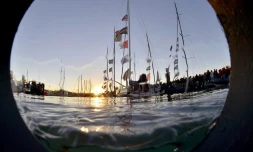 Les organisateurs attendent sur l'eau près de 14.000 personnes embarquées sur des bateaux aux abords de la zone de départ