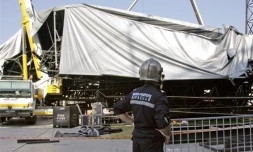 Le stade Velodrome bâché le 16 juillet 2009 après l'accident survenu lors de la préparation d'un concert de Madonna