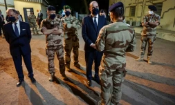 Le Premier ministre Jean Castex rencontre des soldats de la force Barkhane à N'Djamena, le 31 décembre 2020
