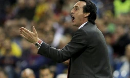 Unai Emery, alors entraîneur de Séville? réagit lors du match face au Barça en finale de la Coupe du Roi au stade Vincente Calderon, le 22 mai 2016