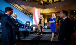 Les chefs de file des principaux partis néerlandais, de gauche à droite: Wopke Hoekstra (CDA), Geert Wilders (PVV), Sigrid Kaag (D66), Lilian Marijnissen (SP) et Mark Rutte (VVD) pour un débat télévisé de la chaîne publique NOS à La Haye, le 16 mars 2021