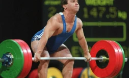 Triple champion olympique, Naim Süleymanoglu, ici le 22 juillet 1996 aux JO d'Atlanta, est mort à l'âge de 50 ans, selon des médias